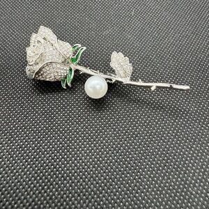 NWT Sparkling Silver Rhinestone Rose Flower Brooch with Pearl